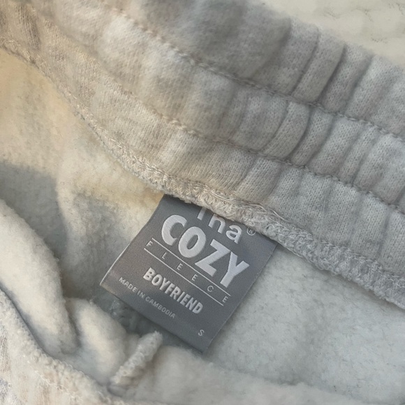 Aritzia Boyfriend Sweatshorts - Picture 3 of 3